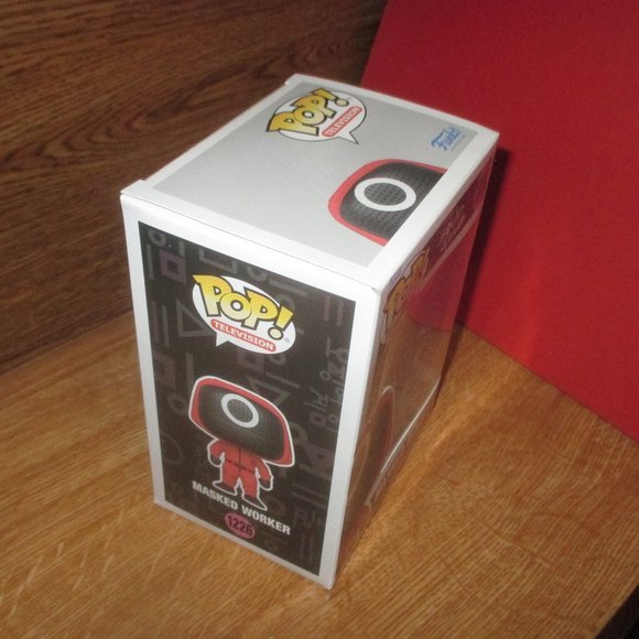 2022 Funko Pop Vinyl Squid Game Masked Worker #1226 (Unopened) - Picture 2 of 7